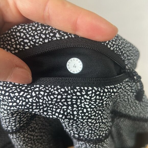 Lululemon Sz 4 Leggings Salt Alpine Black White Print Reflective - Picture 11 of 12
